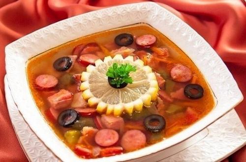 Солянкa мясная.

Ингредиенты: 

