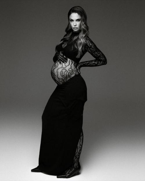 Ребята, слухи вокруг Агаты муцениеце просто взорвали сеть! 05