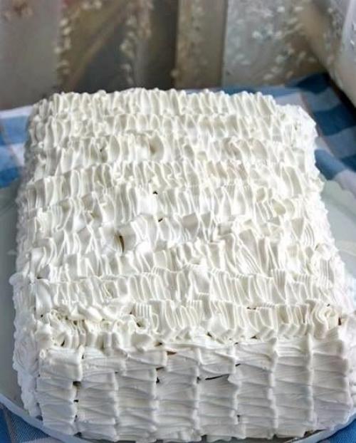 Торт тропиканкав.   Это торт из коржей из заварного теста и перемазанных заварным кремом с фруктами, сверху фрукты залитые желе. 04