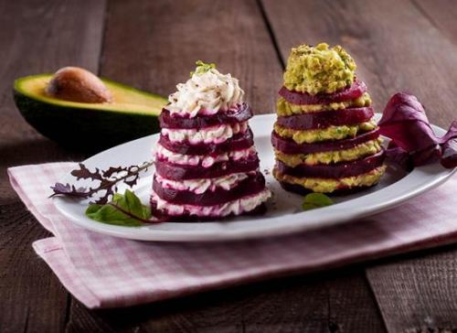 Ёлочки из свеклы и авокадо?