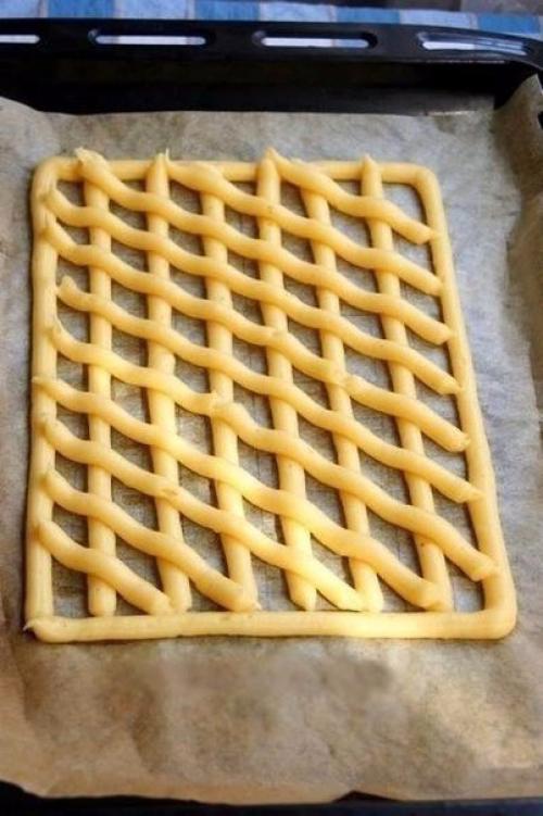 Торт тропиканкав.   Это торт из коржей из заварного теста и перемазанных заварным кремом с фруктами, сверху фрукты залитые желе. 01