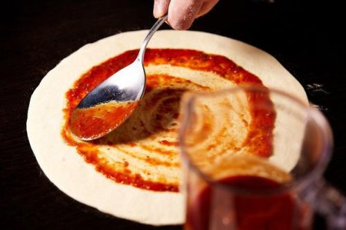 Пицца пепперони.  Ингредиенты: 05