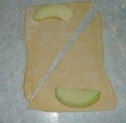 Слойки с яблоком. 02