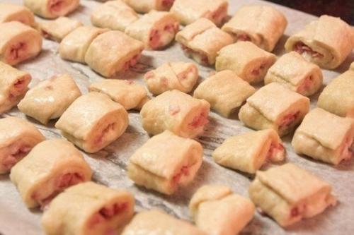 Слоечки с ветчиной и моцареллой. 07