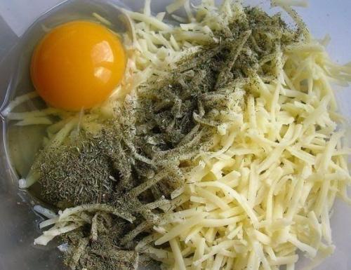 Запеканка из тертого картофеля с сыром и чесночком. 02