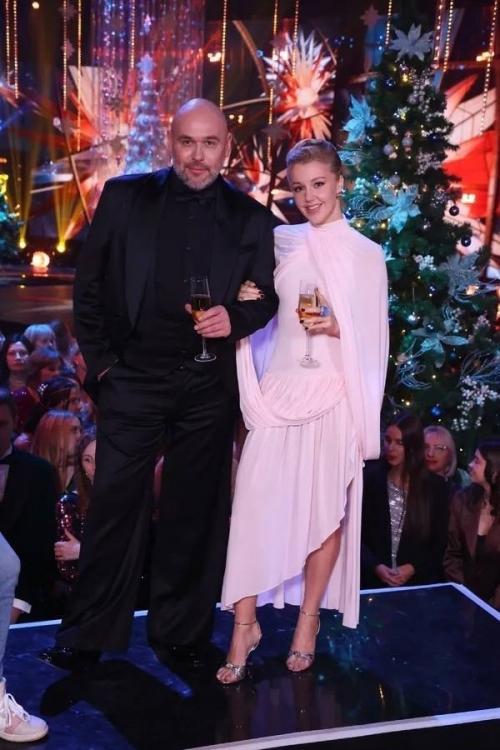 Известны ведущие Новогодней Ночи на Первом! 01 Известны ведущие Новогодней Ночи на Первом! 01