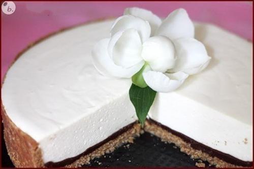 Воздушный творожный торт с шоколадом.