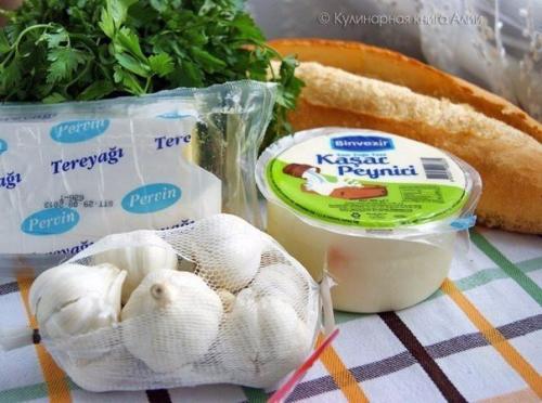 Простая закуска - хрустящий батон с сыром и чесноком. 01