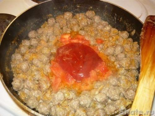 Спагетти с соусом из фрикаделек. 06