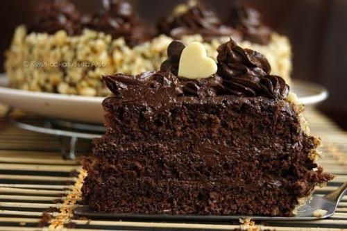 Простой шоколадный торт.