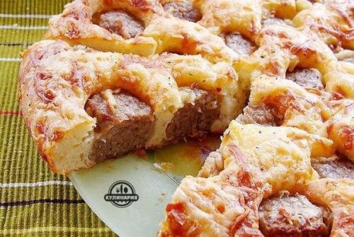 Пирог с фрикадельками.
