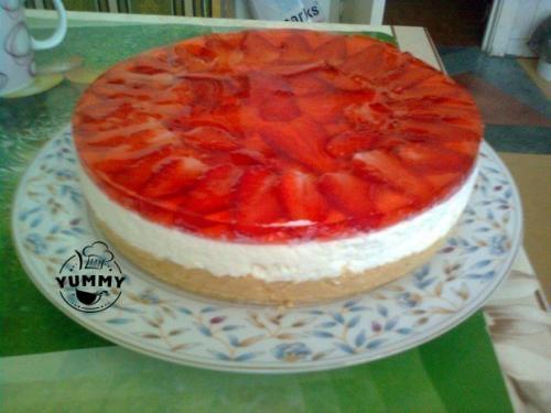 Чизкейк без выпечки с клубникой.

