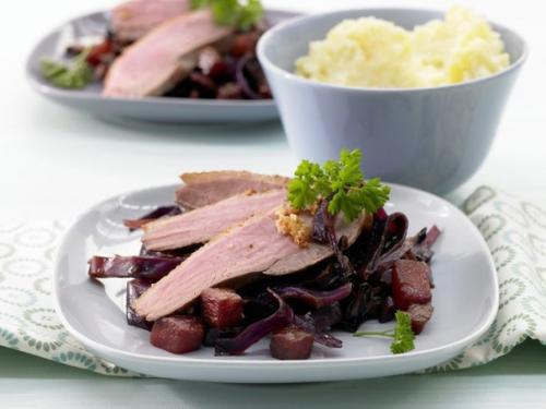 Утиная грудка с ананасом.