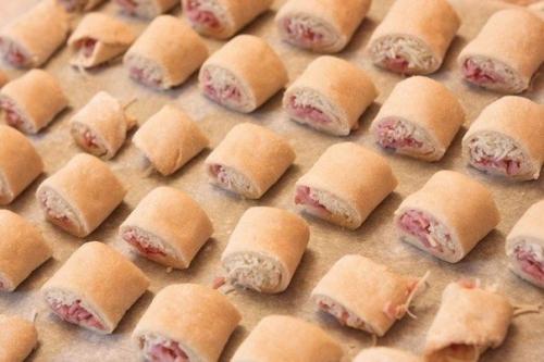 Слоечки с ветчиной и моцареллой. 06