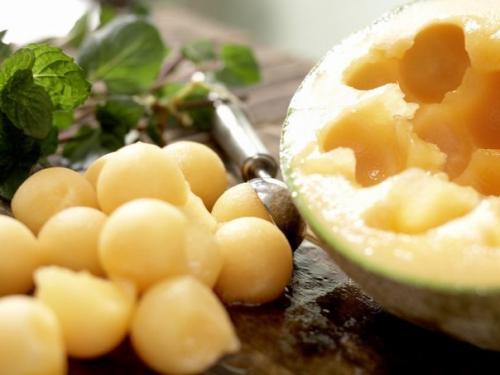 Белая сангрия с виноградом и дыней. 03