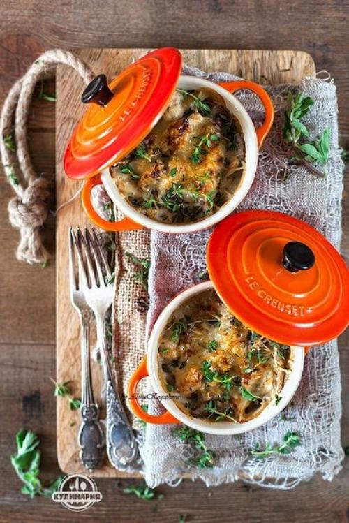 Жульен с курицей и грибами.