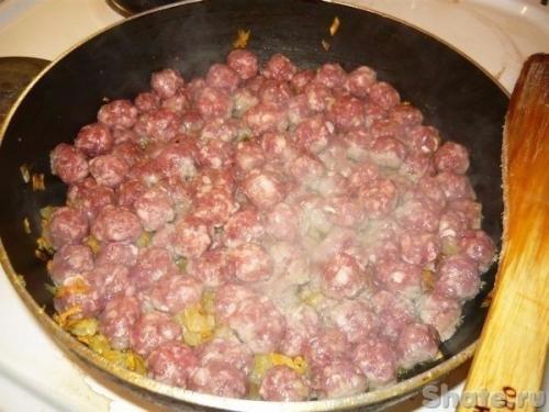 Спагетти с соусом из фрикаделек. 04