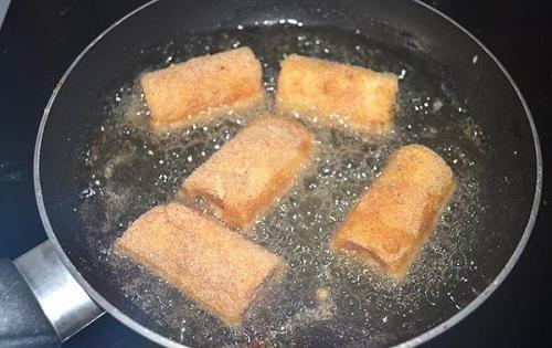 Жареные рулетики из хлеба. 08