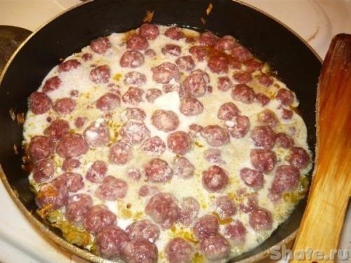 Спагетти с соусом из фрикаделек. 05