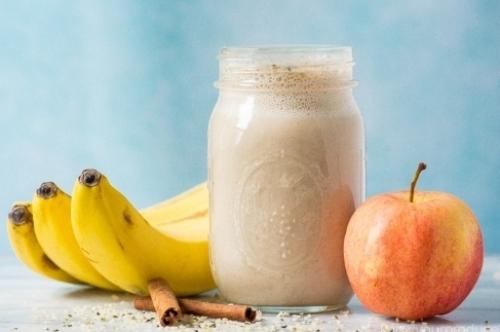 Молочный яблочно - банановый смузи.

