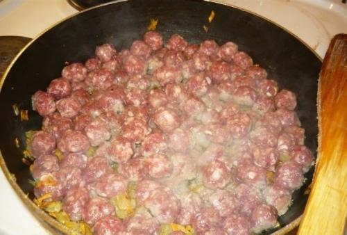 Спагетти с соусом из фрикаделек. 04