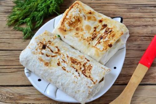 Шаверма с пикантной курочкой и чесночным соусом. 05