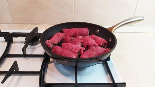 Мясные рулетики. Очень нежные, ароматные! 05