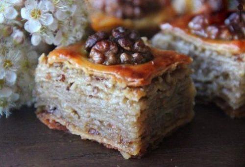 Пахлава.

Пахлава.  Нежное тесто, ореховая начинка и насыщенный медовый вкус.  