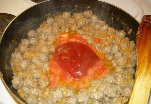 Спагетти с соусом из фрикаделек. 06