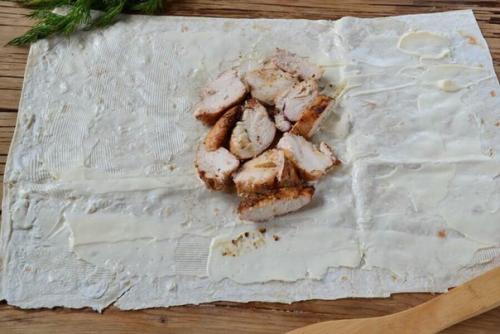 Шаверма с пикантной курочкой и чесночным соусом. 03