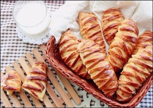 Булочки с творогом и персиком.