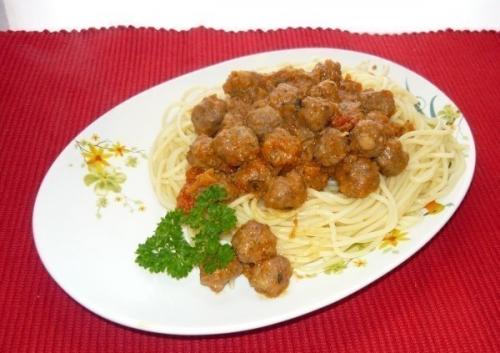 Спагетти с соусом из фрикаделек. 07