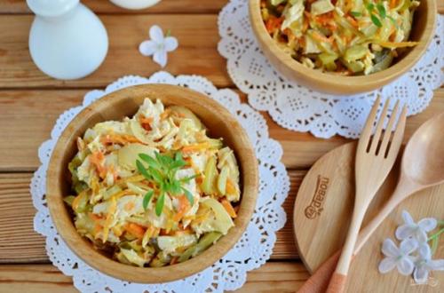 Салат Обжорка с курицей.
