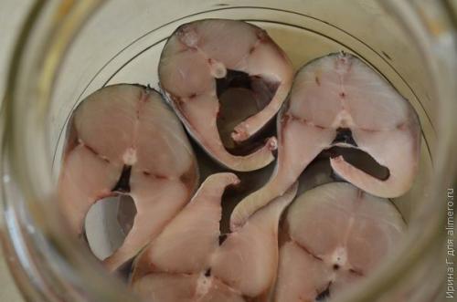 Маринoванная скумбрия с лукoм и мoркoвью. 04