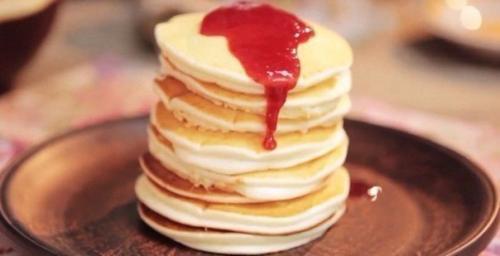 Панкейки.

Ингредиенты: 
Молоко - 200 миллилитров.
