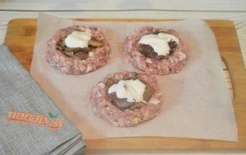 Мясные ватрушки с грибами и сыром. 04