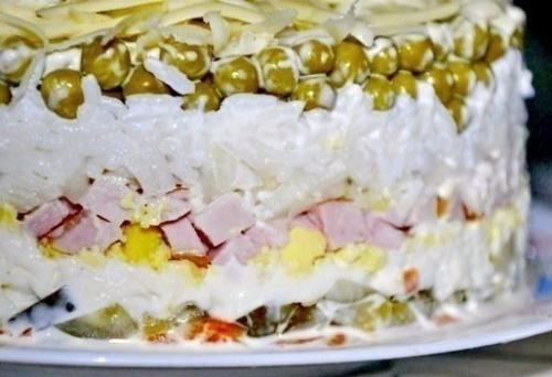 Вкуснейший слоеный салат.