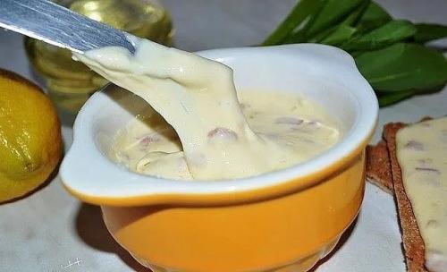 Попробуйте сделать для своих деток плавленный сыр сами! 
