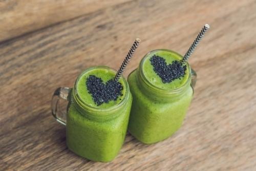 Фруктово-овощной смузи с черносливом.

