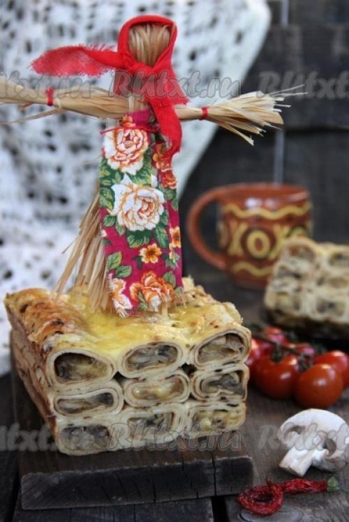 Блинный пирог с грибами и сыром.