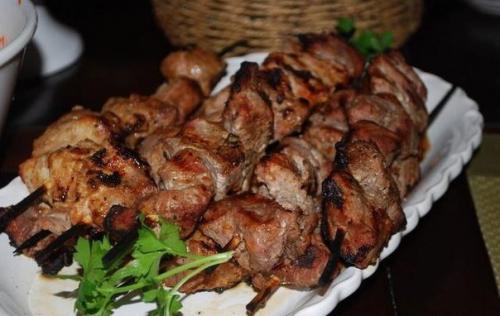 Шашлык из свинины в кефирно - йогуртовом маринаде.