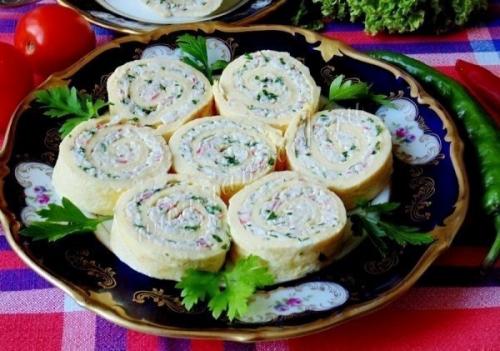 Улет яичный с сыром и крабовыми палочками.