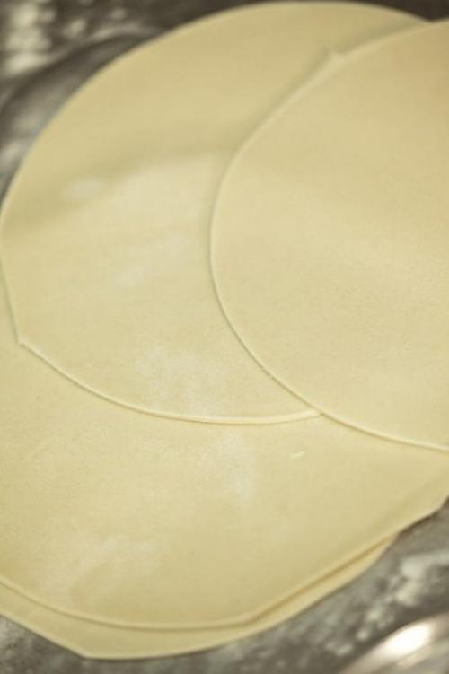 Хинкали.   Хинкали принято считать чем-то сродни пельменям или мантам. 06