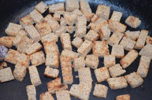 Вкуснейший салатик.  Салат с фасолью, сыром и сухариками - вкусный и сытный салат. 03