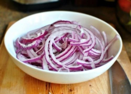 Маринованный красный лук. 01