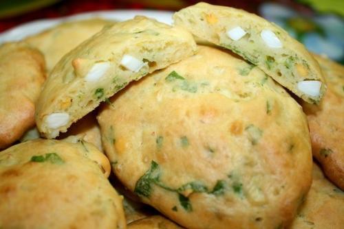 Быстрые булочки с яйцом и зеленью.