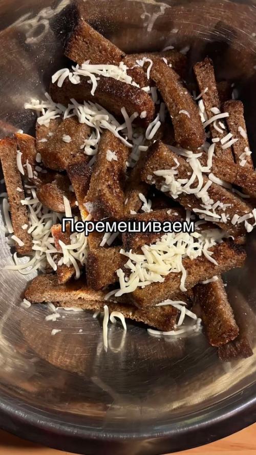 Хрустящие чесночные гренки с соусом. 03