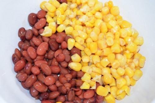 Вкуснейший салатик.  Салат с фасолью, сыром и сухариками - вкусный и сытный салат. 01