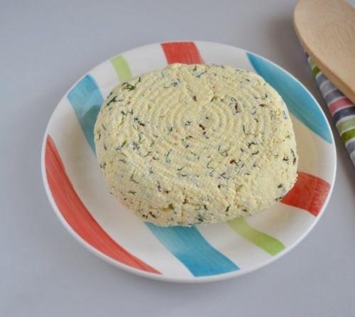 Домашний сыр с зеленью. 09