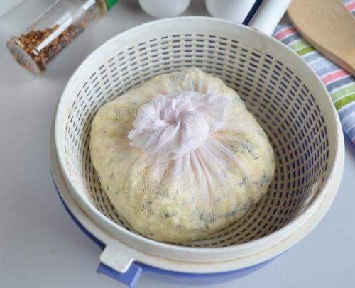 Домашний сыр с зеленью. 08